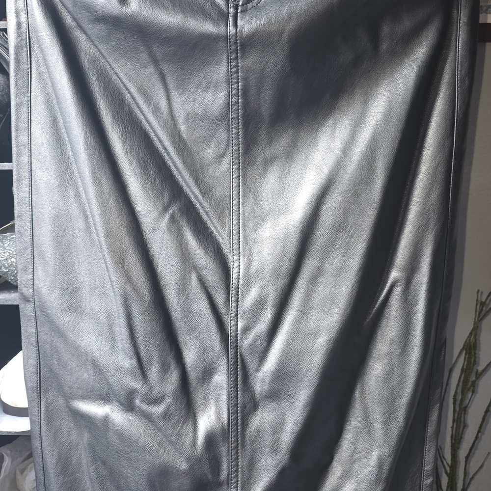 Express Black Leather Skirt - Picture 2 of 4